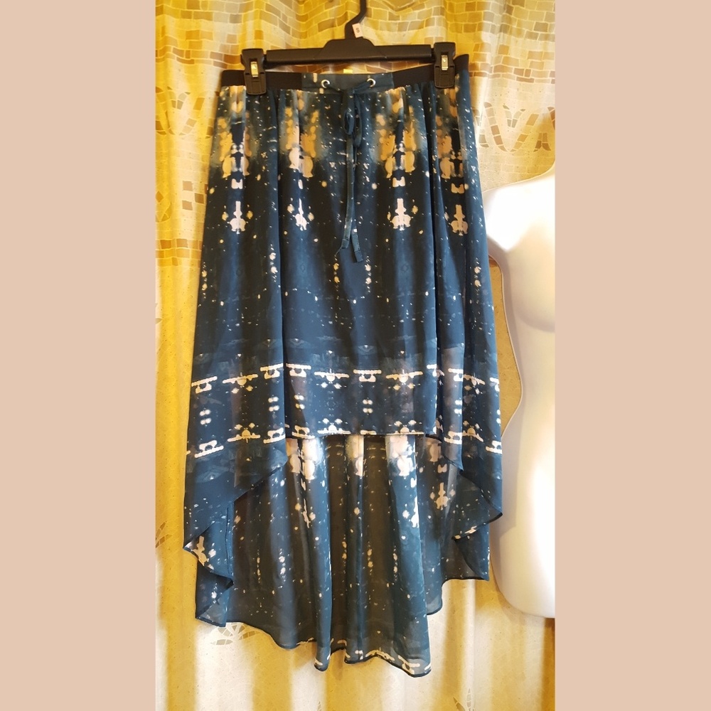Princess Vera Wang Abstract Hi-Low Skirt